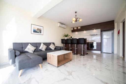 Modern 2 bedroom, sea view apartment. - Housity
