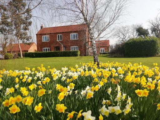 Beautifully presented self catering holiday home with a pool - Housity