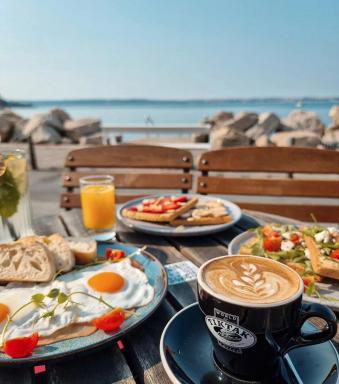 Beachfront Vila Piranesi Apartments - Housity