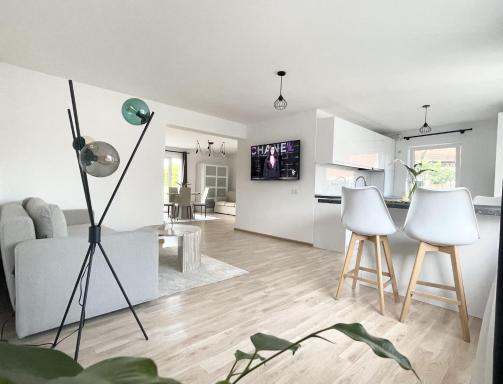 Impeccable 2-Bed House in Albesti - Housity