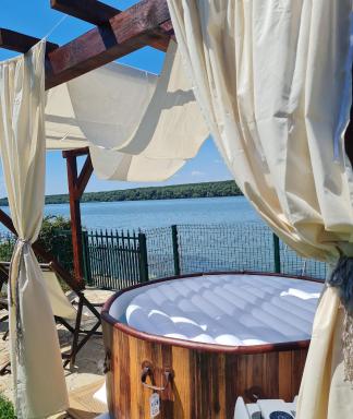 San na vodi - Housity