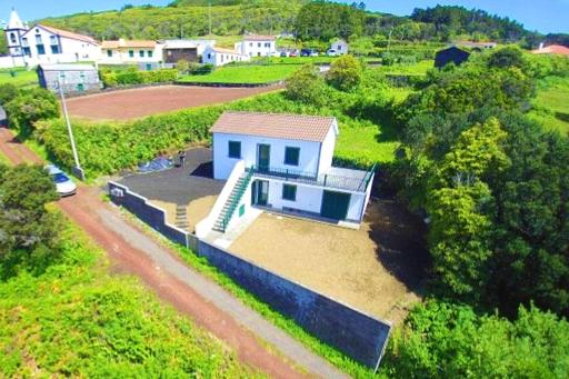 2 bedrooms house with sea view enclosed garden and wifi at Horta 4 km away from the beach - Housity