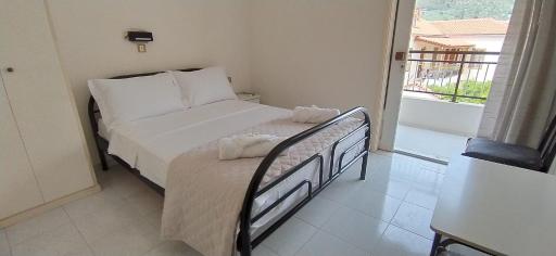 Leonidio Rocks - Housity