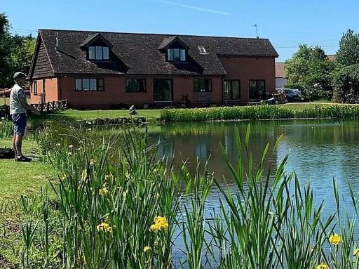 Bransford Farm Fishery & B & B - Housity