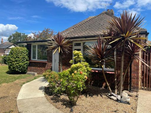 Gerrard Grove is Lovely 2-Bed Bungalow in Clacton - Housity