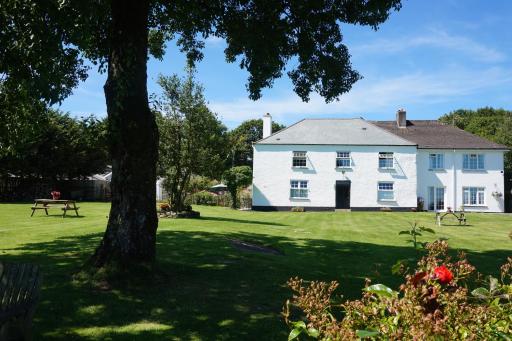 Leworthy Farmhouse Bed and Breakfast - Housity