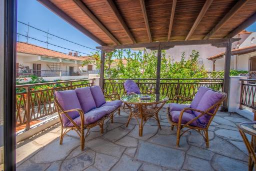 House in Polihrono with 2 bdrms 40mtrs from beach - Housity