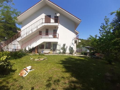 Appartamento rustico in collina con ampio giardino - Housity