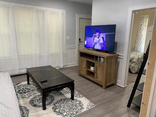 Lovely 2 Bedroom Cottage Just Off Orange Lake! - Housity