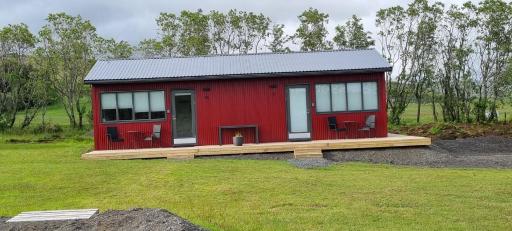 New and well furnished studio apartment for two 30 km from Kirkjubæjarklaustur Perfect place to stay at right between Black beach and Jökulsárlón - Housity