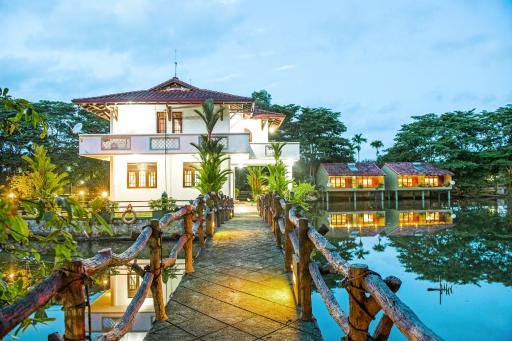 Wet Water Airport Resort - Housity