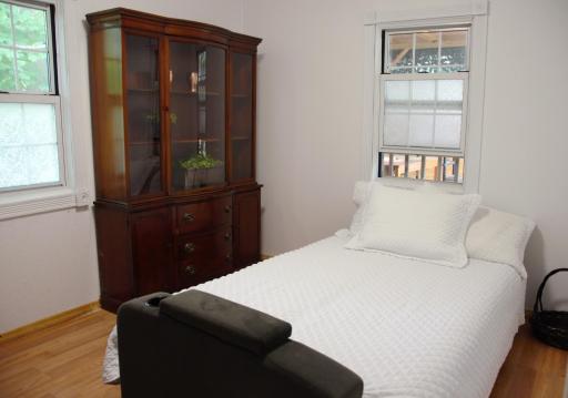 Pet friendly travelers lounge w/ indoor fireplace - Housity