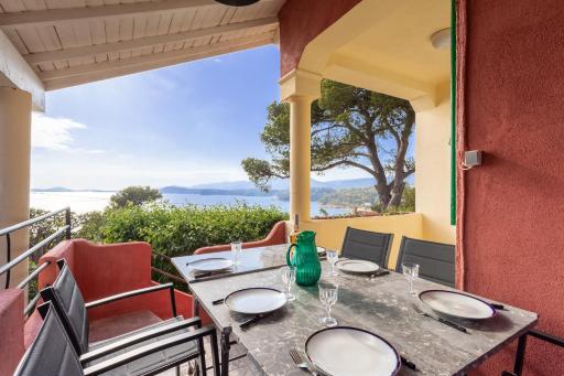 Breathtaking view house with large garden - Dodo et Tartine - Housity