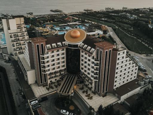 Saturn Palace Resort - Housity
