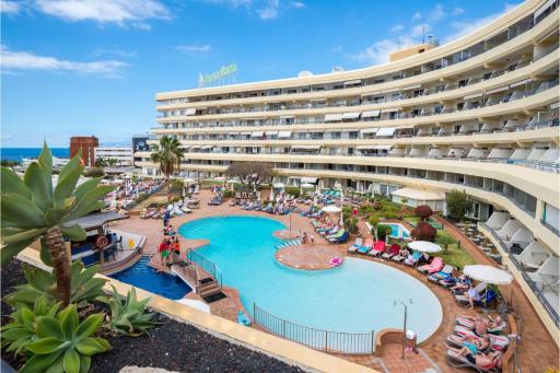 ENJOY A SUNNY APARTMENT WITH POOL NEXT TO THE SEA - Housity