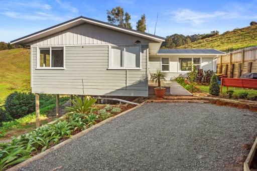 Nanny's Beach House - Waihi Beach Holiday Home - Housity