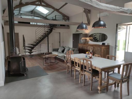 Marigné: Superb country house, swimming pool and hot tub - Housity