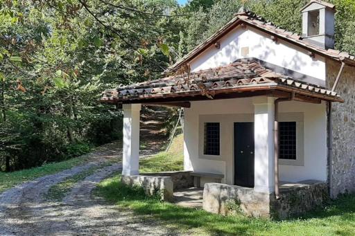 Beautiful 2-Bed House in Longoio Bagni Di Lucca - Housity