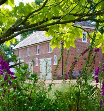 The Georgian Coach House:New Forest with hot tub - Housity