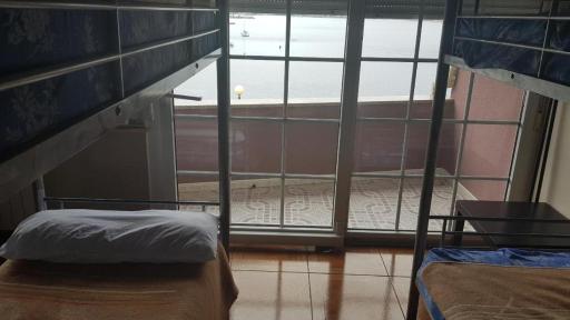 Albergue de peregrinos playa quenxe Corcubion - Housity