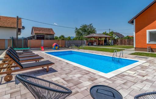 Holiday House Sweet Home - Housity