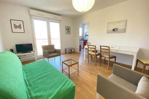 Beautiful Apartment For 4 With Balcony - Housity