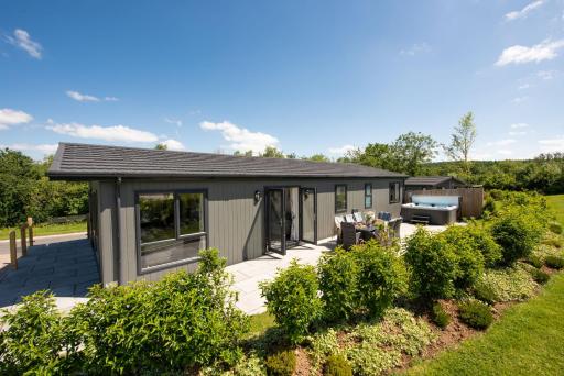 Juniper Lodge, 28 Roadford Lake Lodges - Housity