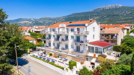 Hotel Aqua - Guest Rooms & Suites Kaštela - Housity