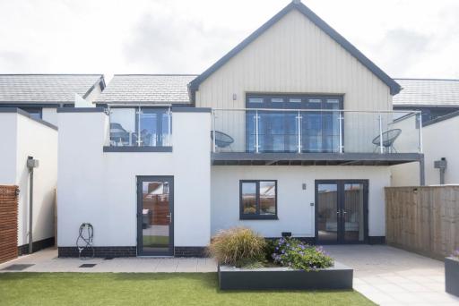 Beside the sea & beach - panoramic sea views - Housity