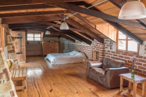 Private Wooden Flat, Central San Cristobal! - Housity