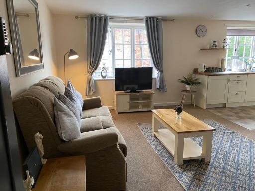 Beautiful 1 Bed Apartment in the Heart of Ludlow - Housity