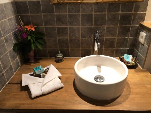 La Tour Forte - Domaine du Très-Haut - Château de Montanges - Housity