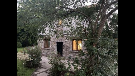 Traditional Stone lodge, Llandeilo - Housity