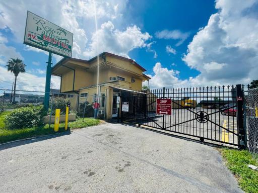 Royal Palms Motel & RV Park - Housity