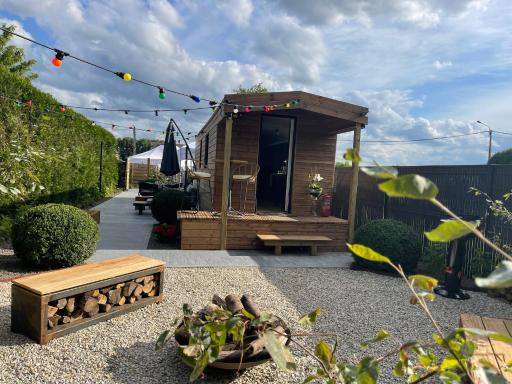 Roulotte du puits avec jacuzzi et sauna privatif - Housity