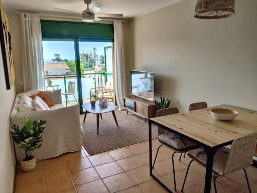 Looking at the Sea - Housity