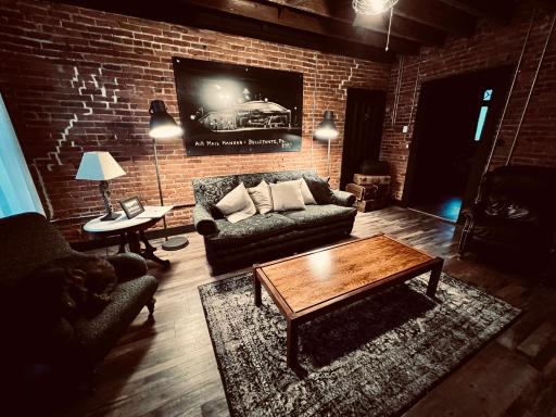 Historic, Stylish Getaway 2 blocks from Waterfront - Housity