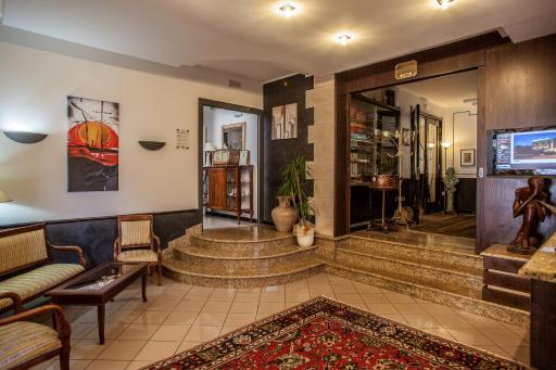 Mannu Hotel - Housity
