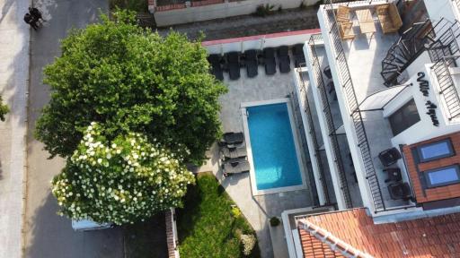 Villa Aqua Family Hotel - Housity