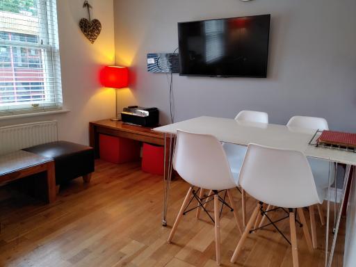 The Bath House Apartments - Free 1st breakfast - FREE parking - Housity