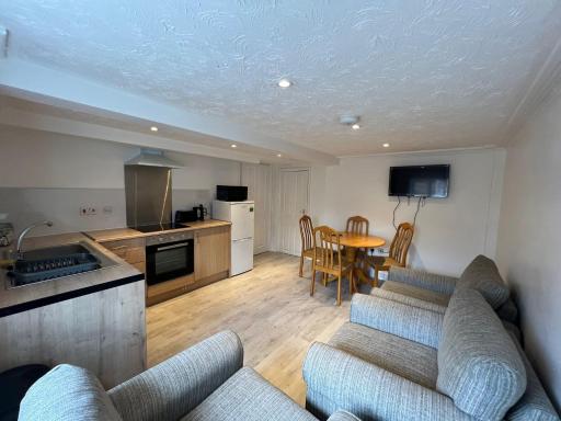 Entire Two Bedrooms Flat, 1F - Housity