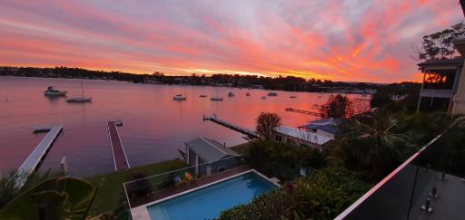 Absolute Waterfront Lakehouse Fishing Point Waterfront Pool Jetty - Housity