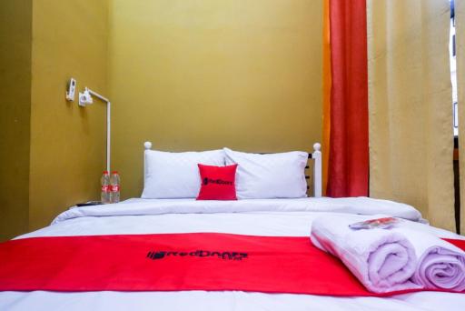 RedDoorz Syariah near Exit Toll Ngemplak Solo - Housity