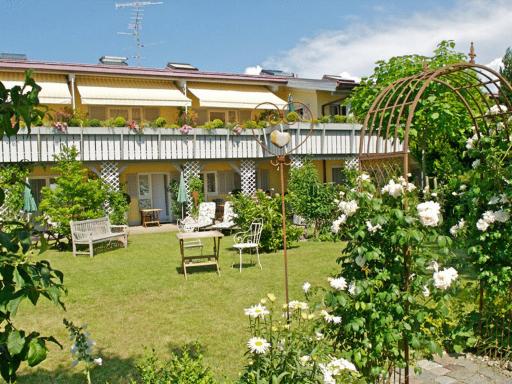 Landhotel Herzberger garni Zimmer & Ferienwohnungen - Housity