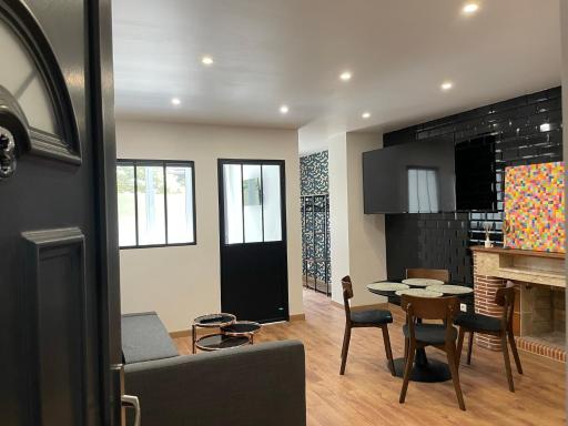 Villa Honore, véritable tout à pied, plein centre-ville, plage à 5min à pied - Housity