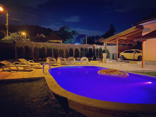 Mika’s Poolhouse - Housity