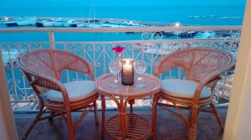 Scario Sunny Apartment in centro - Housity