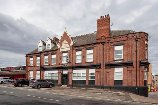 Dusties Hotel - Housity