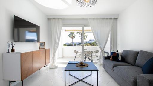 Open plan modern apartment with sea views in Miraflores, Mijas Costa - Housity