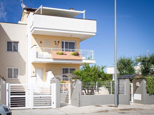 B&B ALLA NIVIERA - Housity